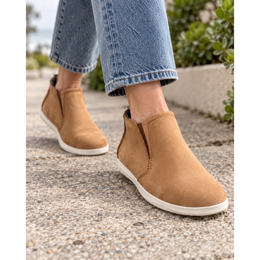 OluKai Hawaiiloa Manu Hope Waterproof Leather Slip On Boots Fox Off White 10